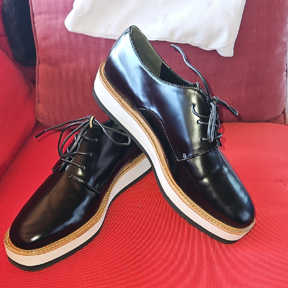 Vince Shiny Black Leather Women's Oxfords With White Platform Soles.